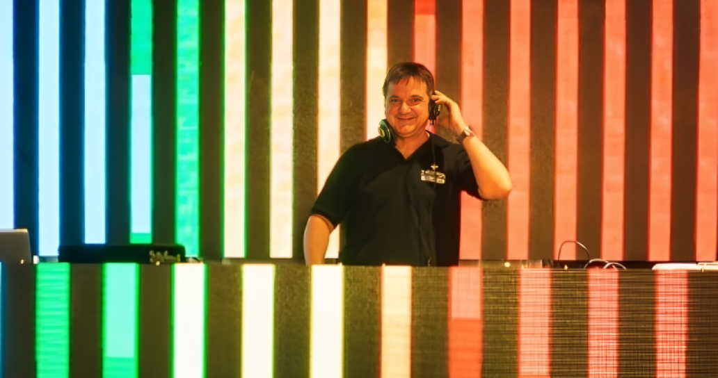 Hace 40 años que musicaliza eventos con alta tecnología y va por más: "Funes es epicentro de celebraciones"